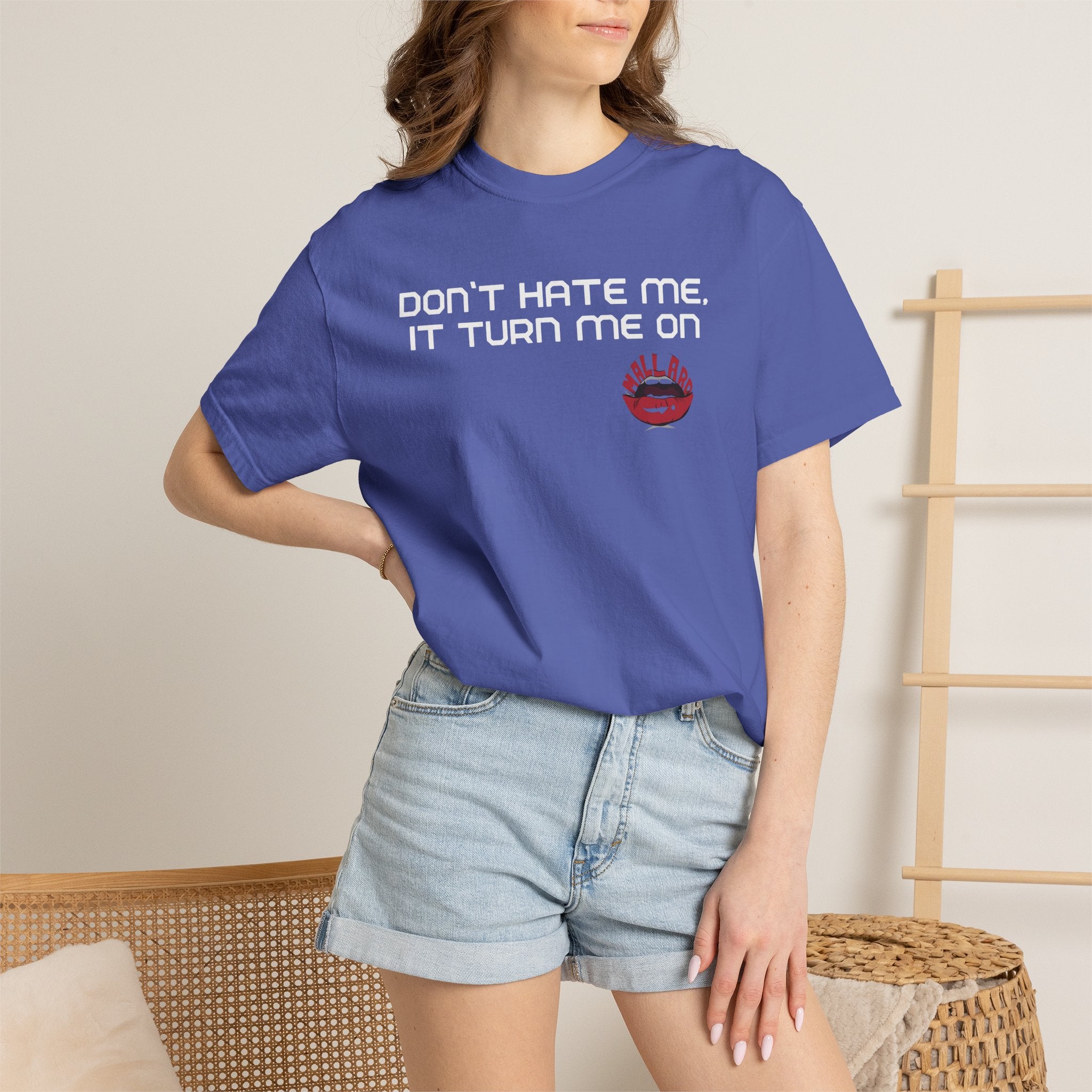 Dont hate me, it turn me on. Unisex Tshirt
